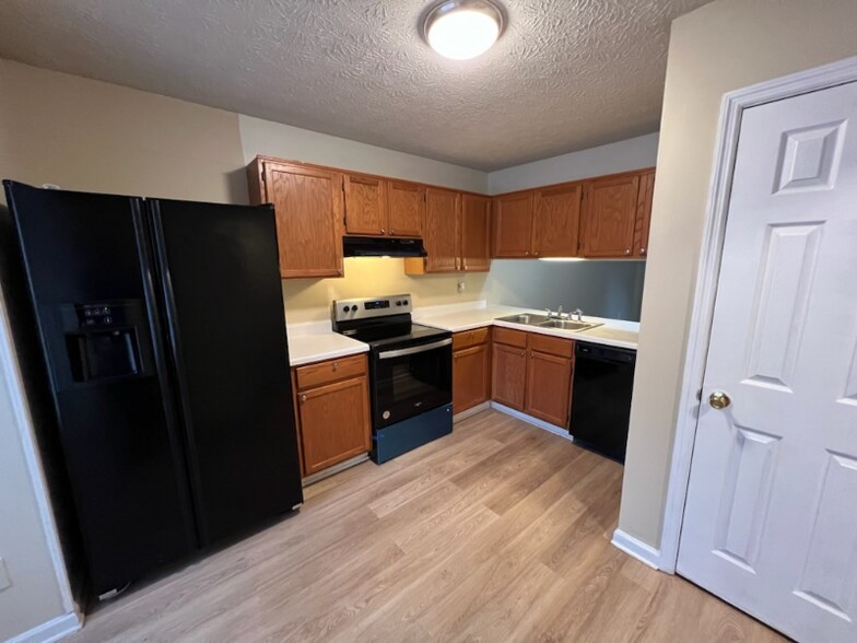 Building Photo - 3824 Meadow Green Ct