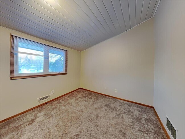 Building Photo - 9241 34th Ave N