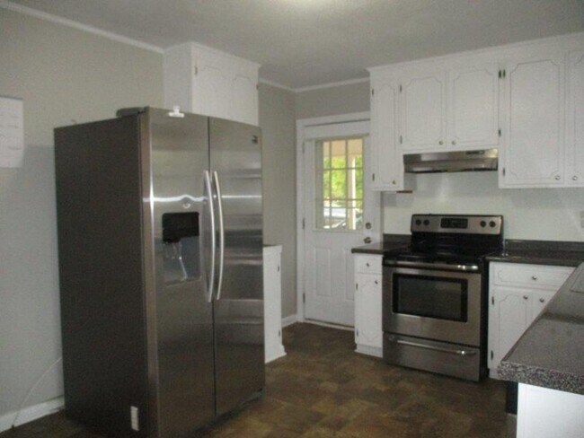 Building Photo - 6430 Waldos Beach Road~Fayetteville NC 28306