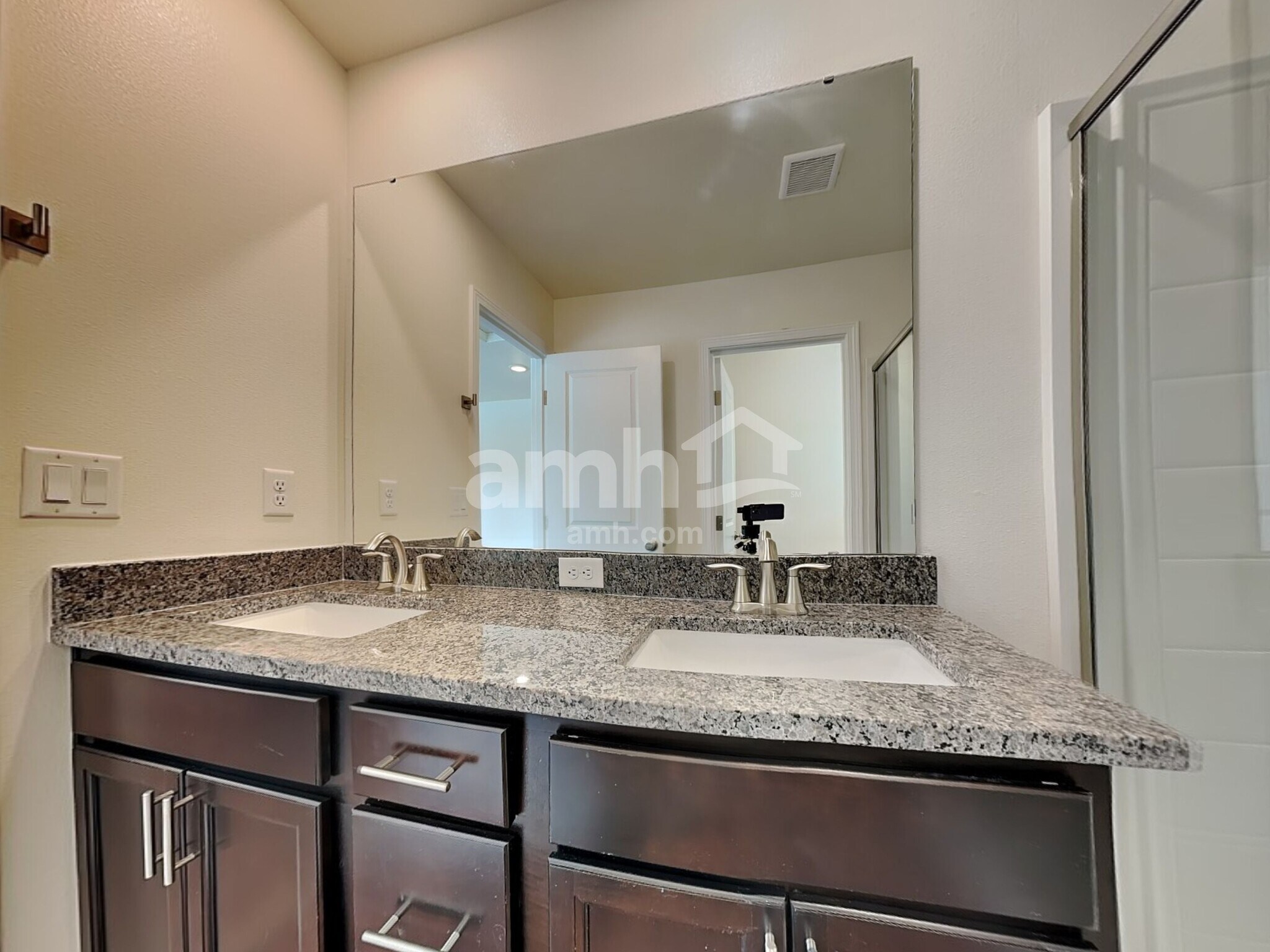Building Photo - 33013 Lookout Ln
