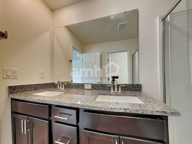 Building Photo - 33013 Lookout Ln