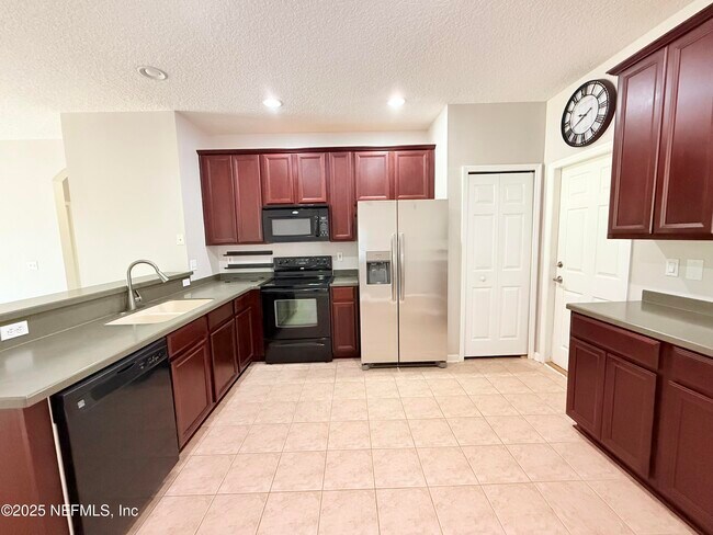 Building Photo - 14793 Falling Waters Dr