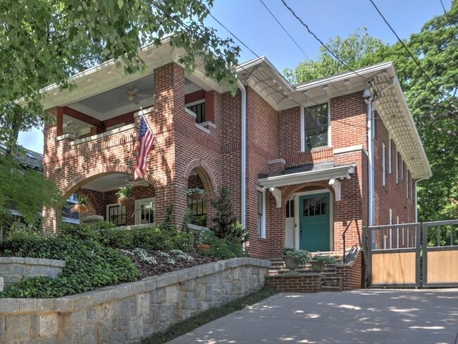 Primary Photo - 890 Penn Ave NE