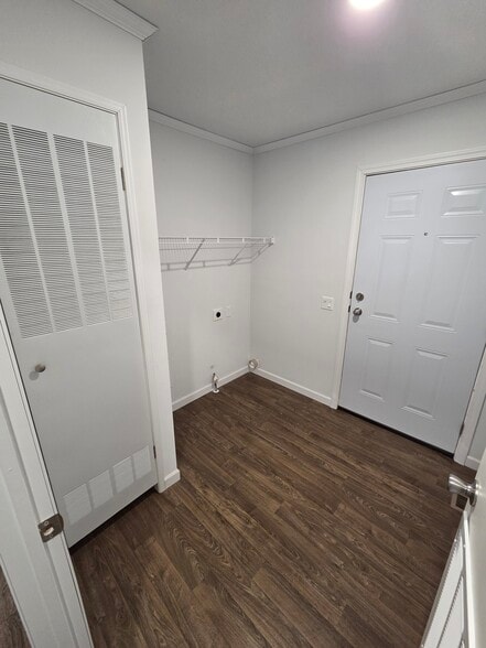 Building Photo - 55 Hickory Ln