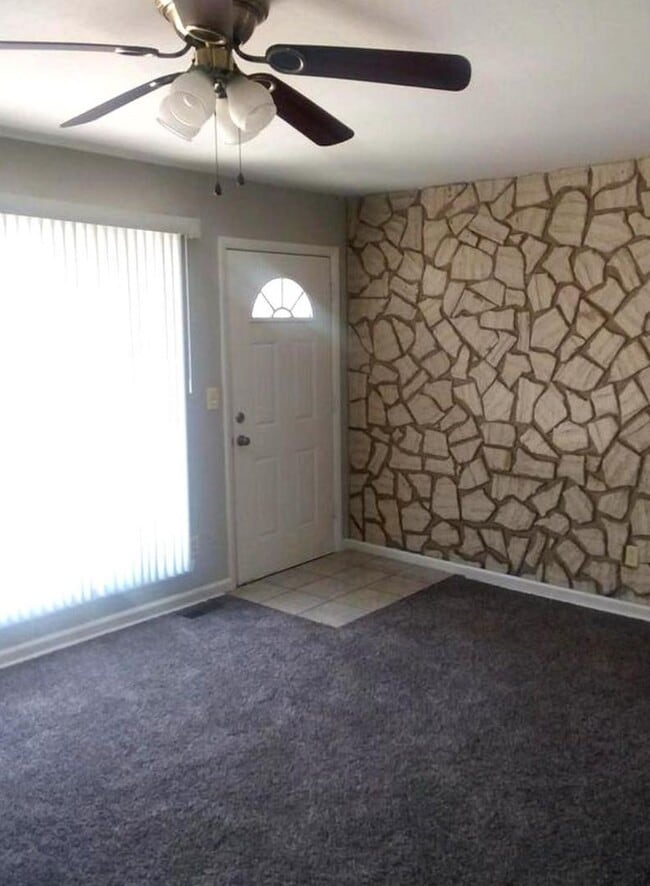 Primary Photo - Darling 3 Bedroom in Nice Quiet Area