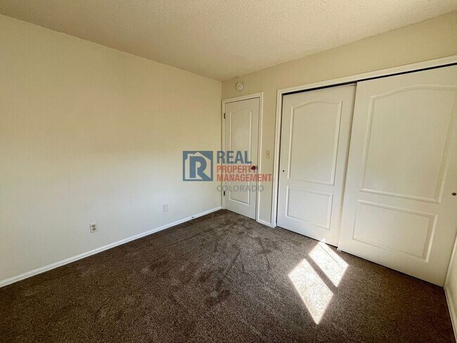Building Photo - 4945 Marabou Way