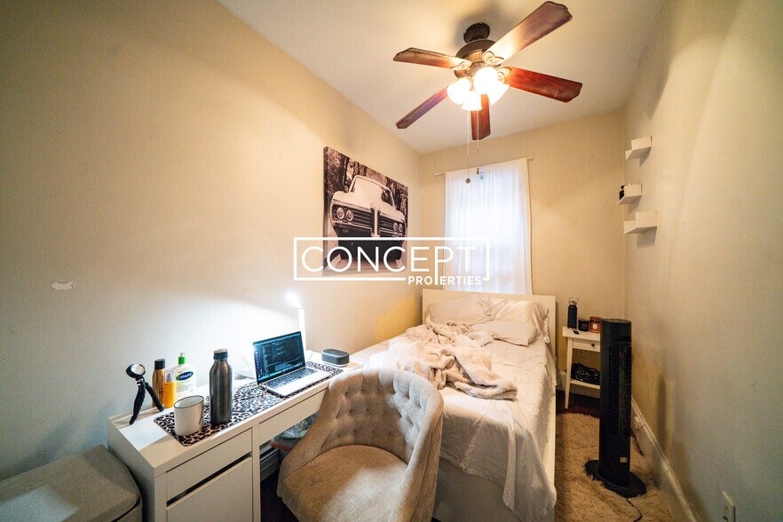 Building Photo - 717 Parker St