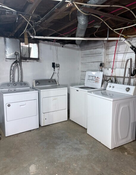 Double Washer/Dryer - 54 North St
