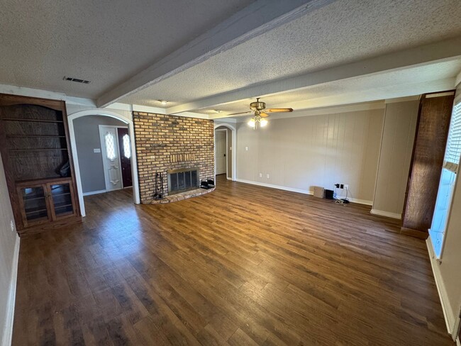 Building Photo - Gorgeous 3 bedroom home in Bossier