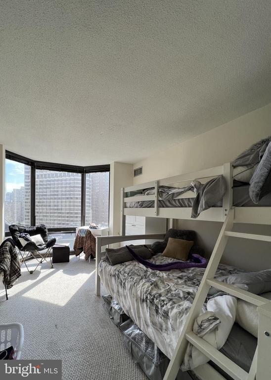 Building Photo - 2020 Walnut St