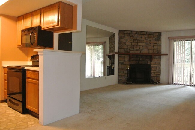 Building Photo - 1 Bedroom 1 Bath in Woodside Village