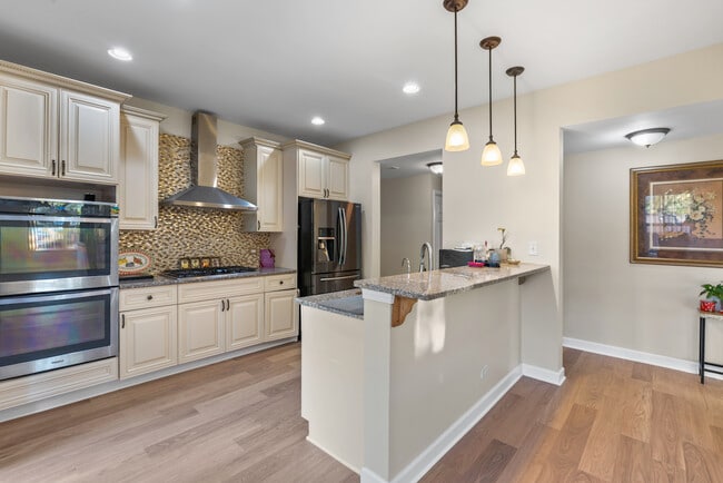 Building Photo - 120 Stonewood Pl