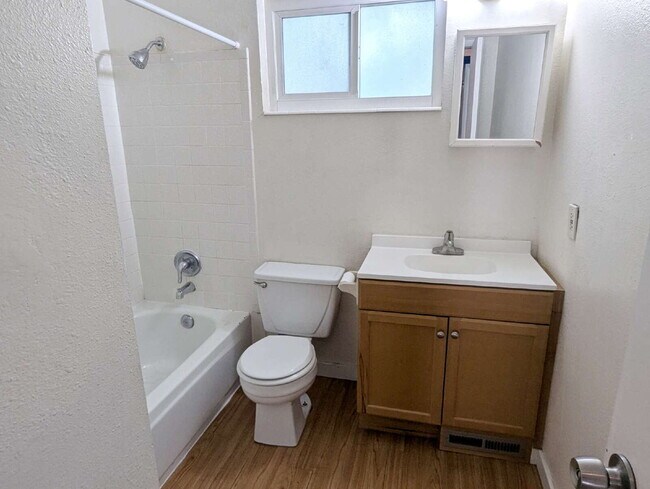 Building Photo - 2 Bed 2 Bath Side by Side