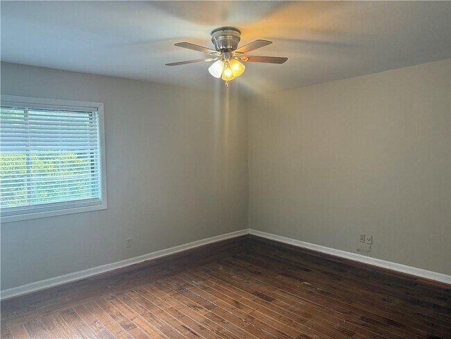 Building Photo - 145 Northwood Dr