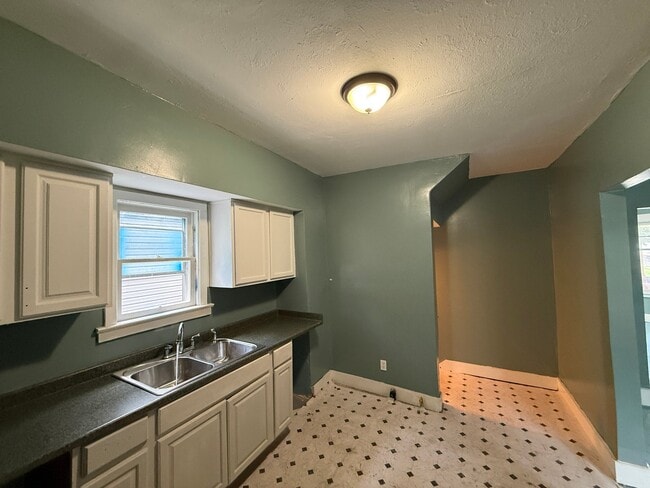 Building Photo - 14016 Castalia Ave