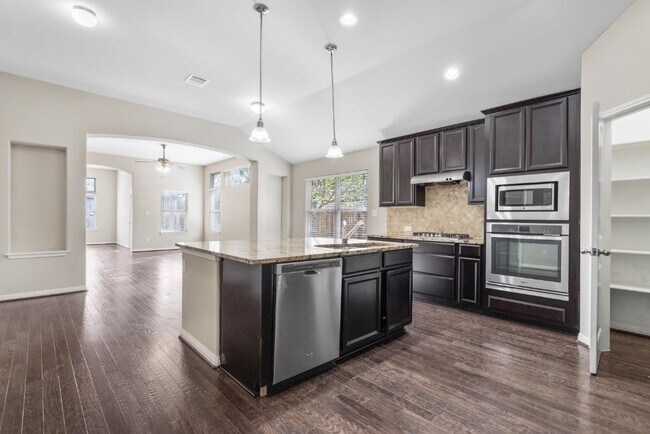 Building Photo - 2923 Bluffstone Dr