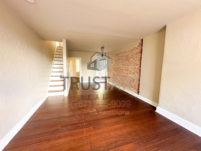 Building Photo - 3885 Manor St