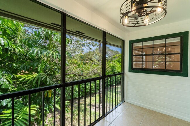 Building Photo - 927 N E St