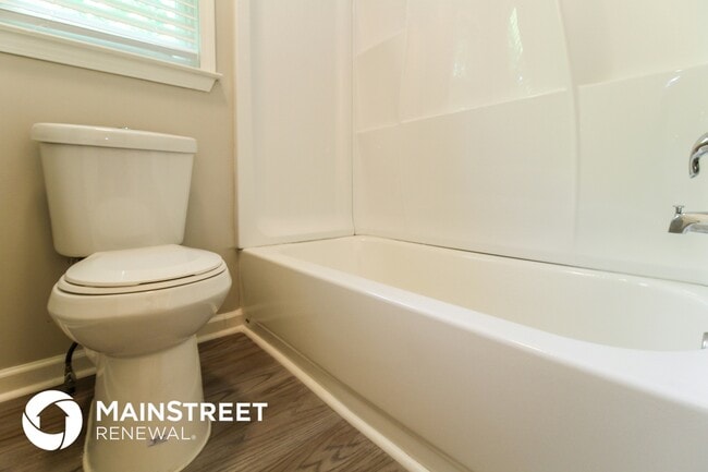 Building Photo - 530 Riverbirch Trce