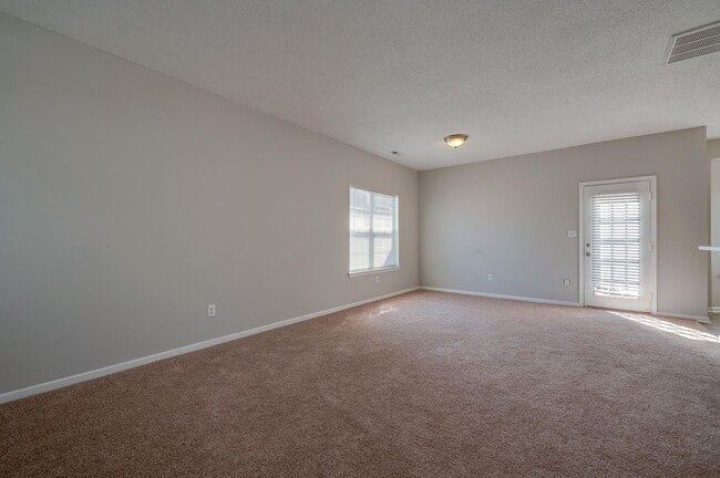 Building Photo - 1st Floor Primary Bedroom - Kiln Creek