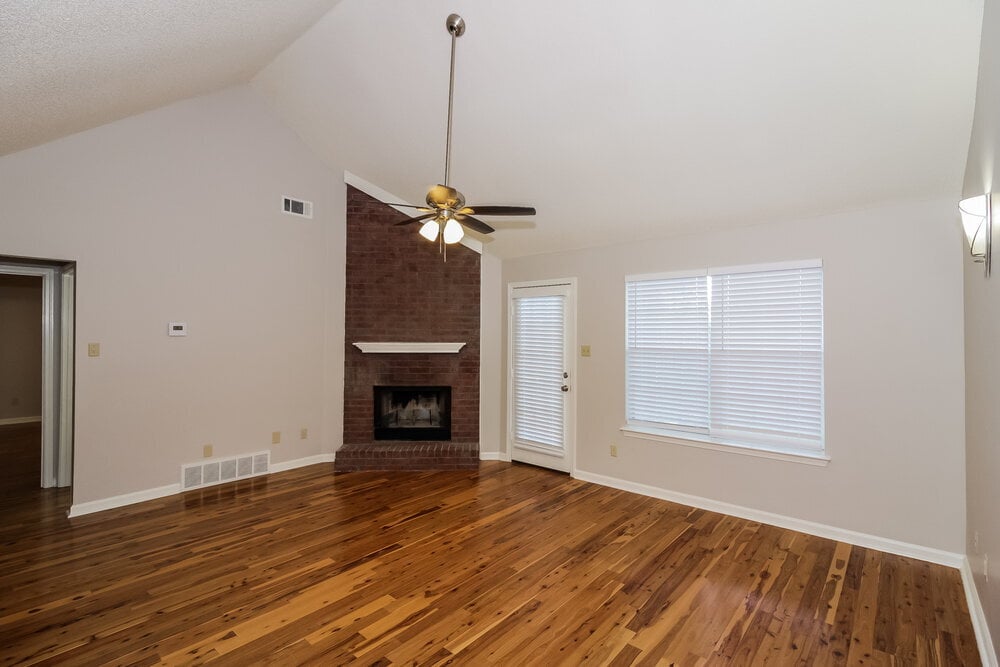 Building Photo - 8056 Sandywood Ln