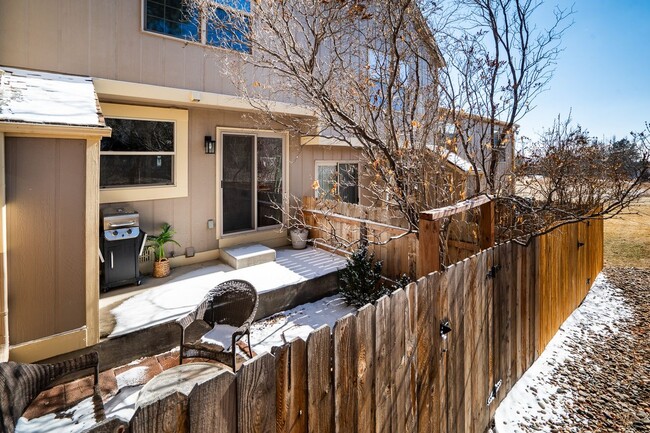 Building Photo - 6614 Overland Dr