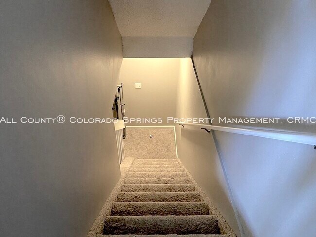 Building Photo - 5020 Wainwright Dr