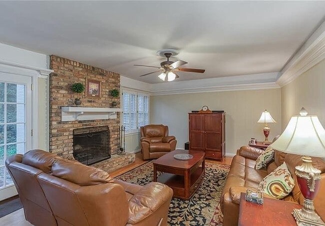 Building Photo - 5540 Windy Ridge Dr NE