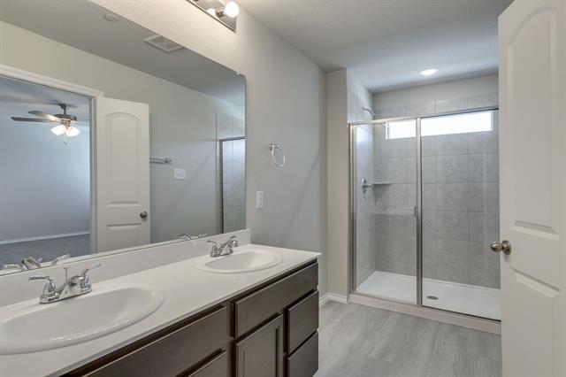 Building Photo - 2816 Bellflower Dr