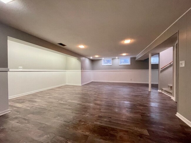 Building Photo - Spectacular 4 Bedroom 2 Bathroom Single Family Home in Brooklyn Center!