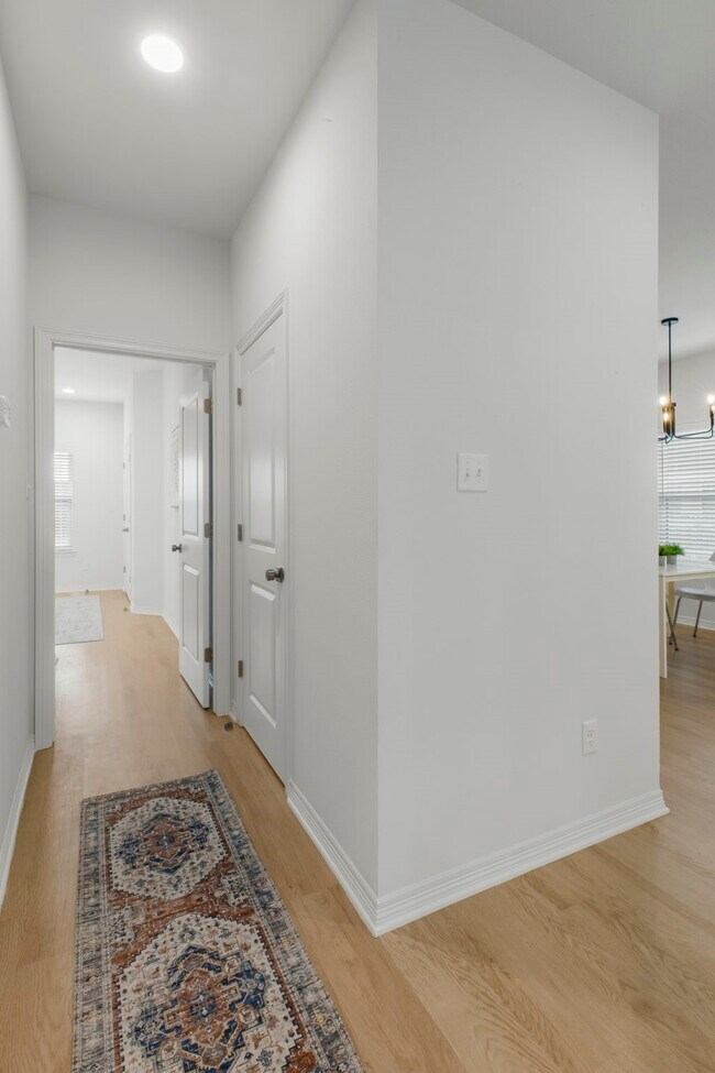 Building Photo - 240 Richards St