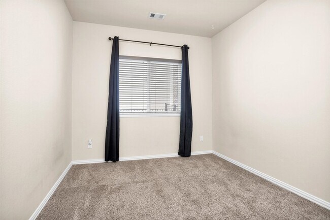 Building Photo - 223 Shoreview Dr