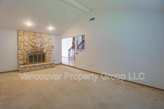 Building Photo - 7003 NW Dogwood Dr