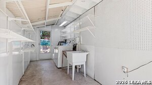 Building Photo - 1049 Ivy Ln