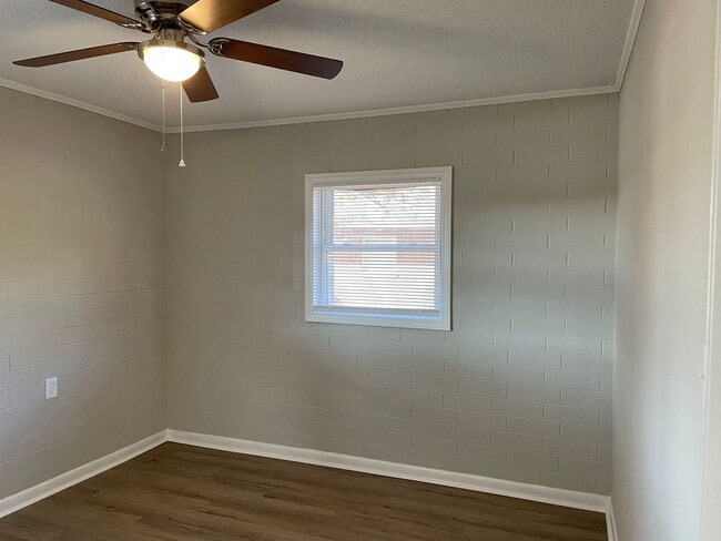 Building Photo - Two Bedroom Duplex in Lincolnton