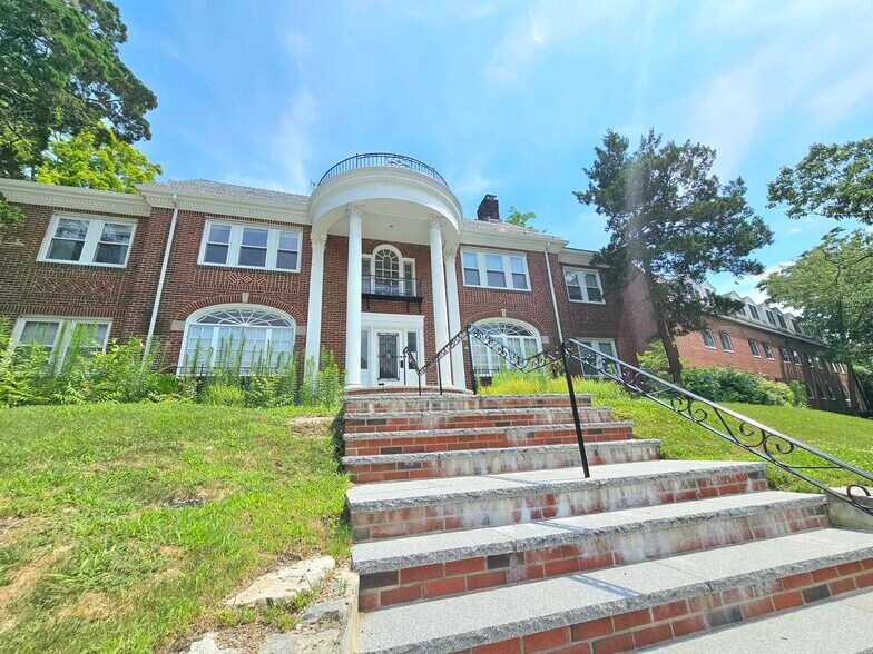 Building Photo - 332 Jamaicaway