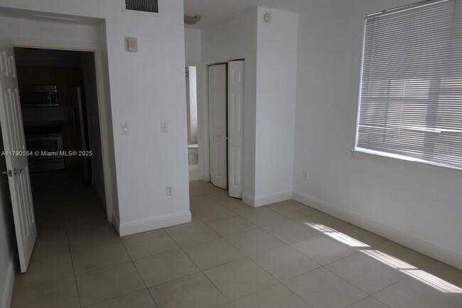 Building Photo - 6801 SW 44th St