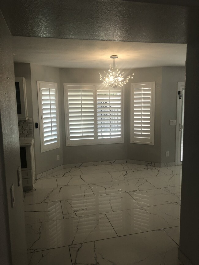 Building Photo - Beautiful 2 Story POOL Home with LOTS of U...