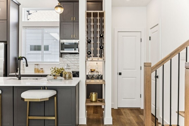 Building Photo - 2125 Hoskins Dr