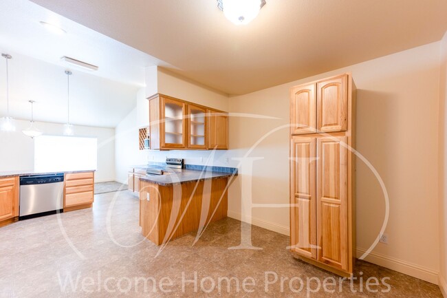 Building Photo - Spacious Home with Vaulted Ceilings