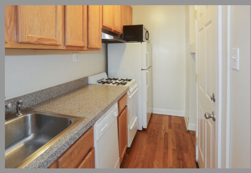 Building Photo - 3755 N Pine Grove Ave