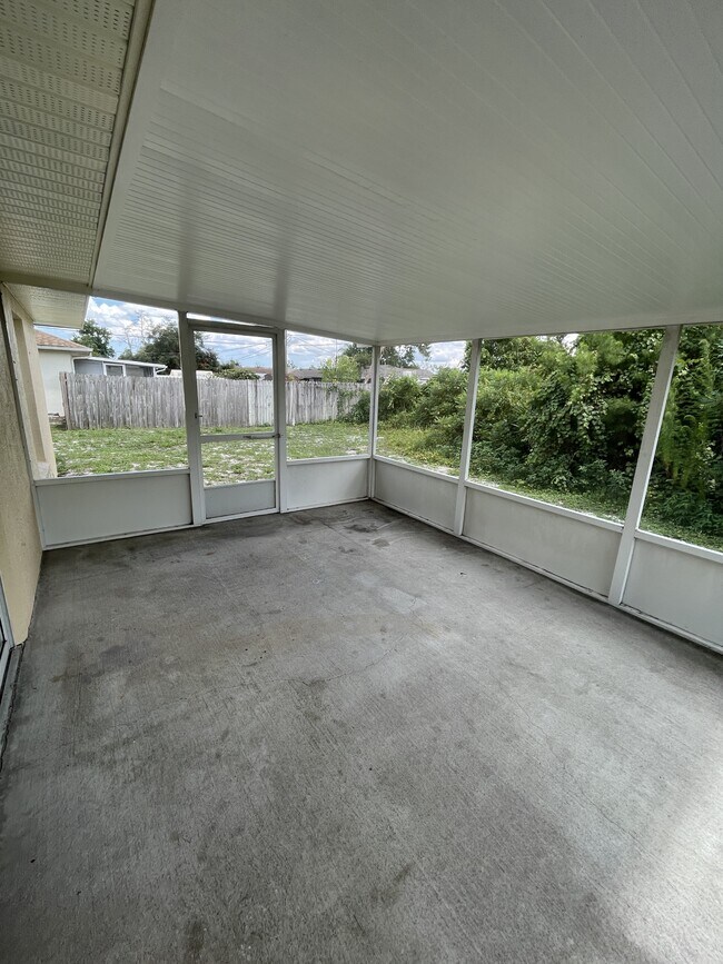 Building Photo - 3049 Mandeville St
