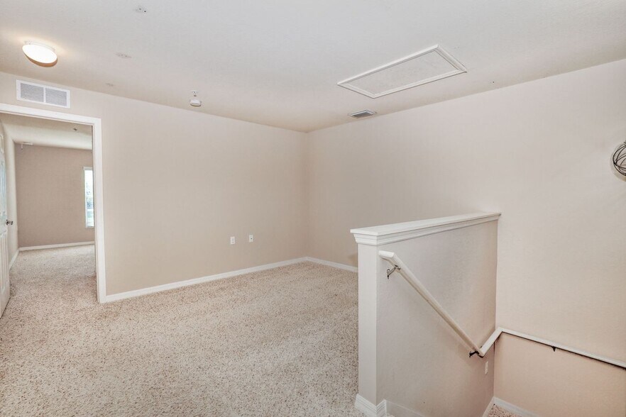 Building Photo - 9093 Gervais Cir