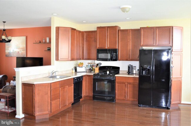 Building Photo - 5255 Spring Ridge Dr E