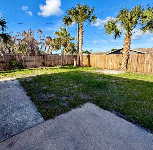 Building Photo - Adorable Makeover Melbourne Florida-Close to Wickham Rd.