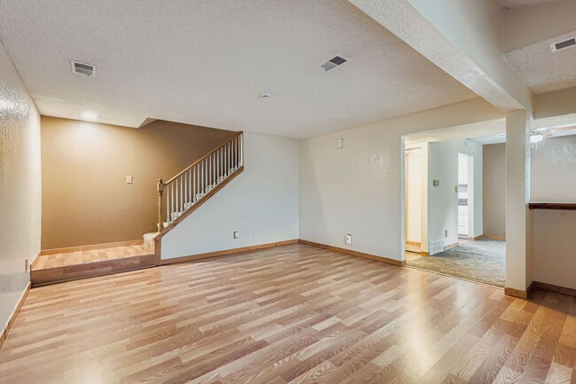 Building Photo - Stunning 3/2.5 home in Arvada!
