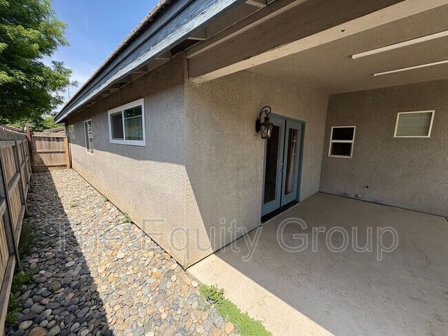 Building Photo - 1040 N Sumter Ct