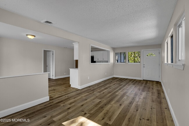 Building Photo - 218 Falcon Dr