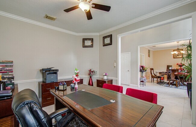 Building Photo - 12427 Shadycrest Dr