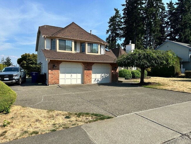 Building Photo - Stunning large 3 bedroom home in West Aubu...